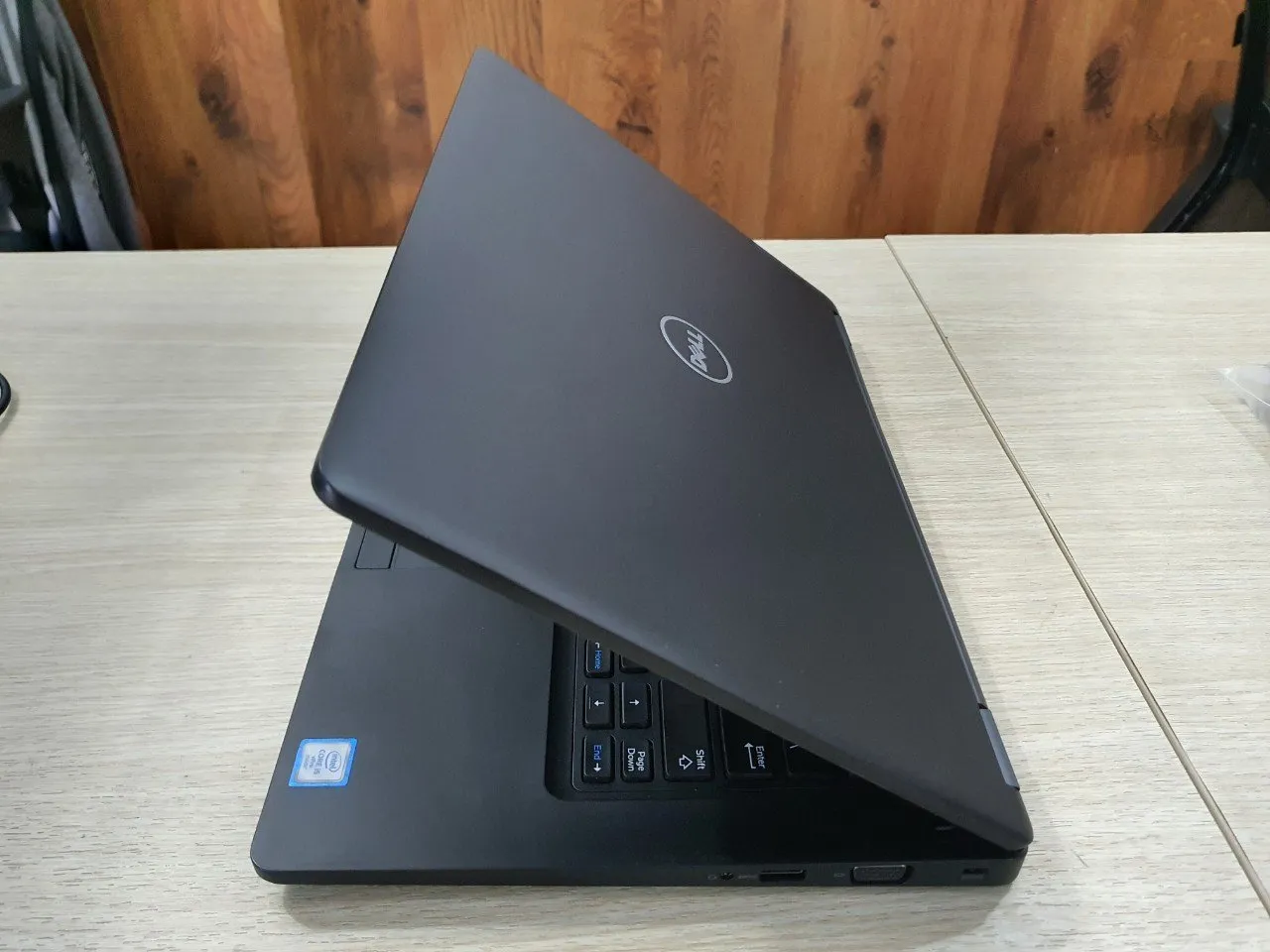 Laptop giá rẻ like new tại Bình Dương