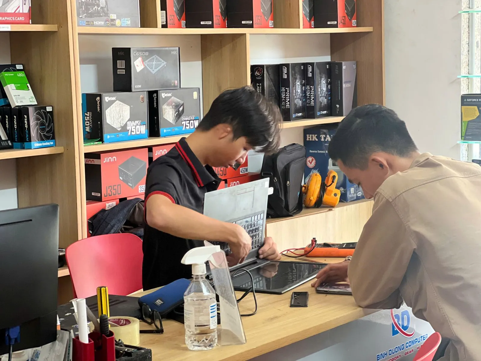 Thay màn hình OPPO Reno7 giá bao nhiêu tiền