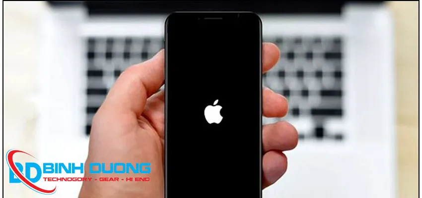 sửa iphone 14 treo logo táo