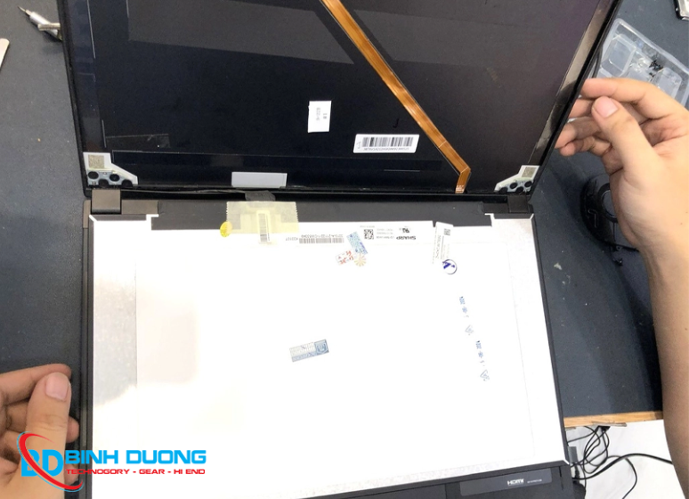 Quy trình thay màn hình laptop Alpha 15