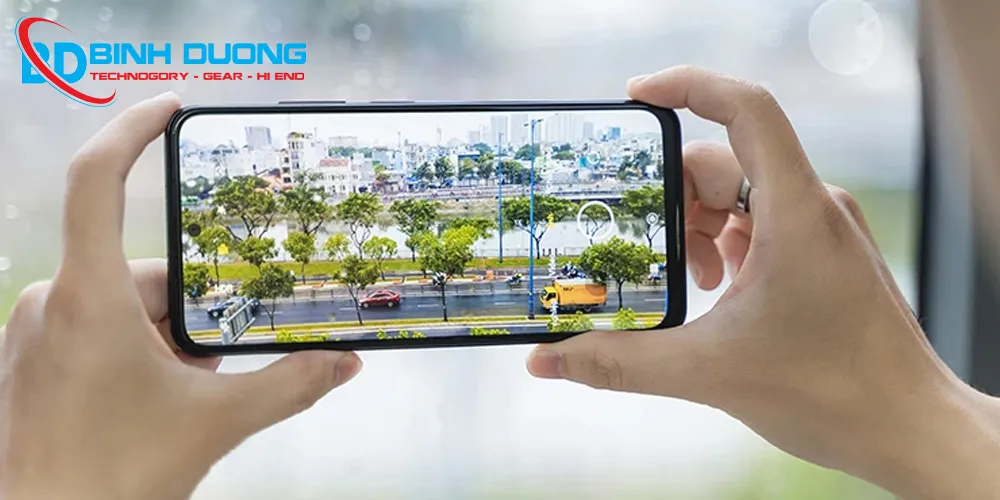 Màn hình 6.43 inch, khả năng hiển thị 16 triệu màu, tần số quét 90Hz