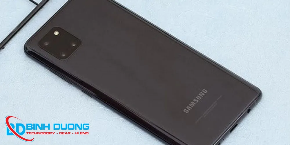 1. Mặt Lưng Samsung Note 10 Lite – Sang Trọng Nhưng Dễ Hư Hỏng