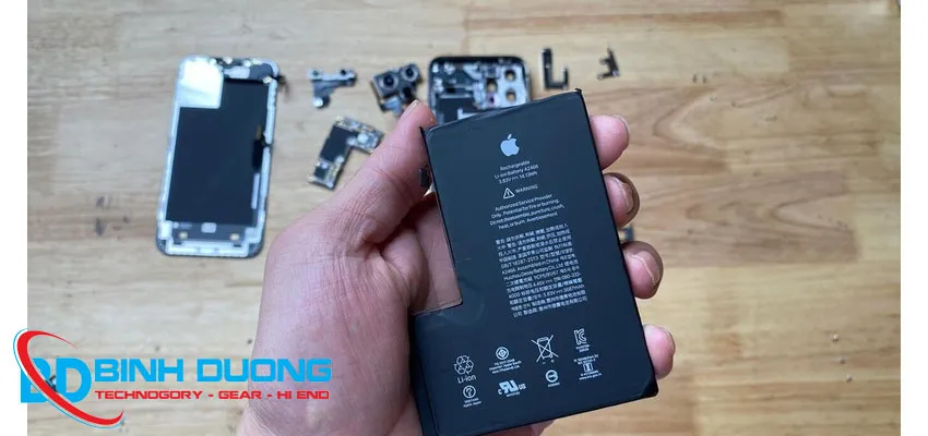 Thay pin điện thoại iphone 12 lấy liền