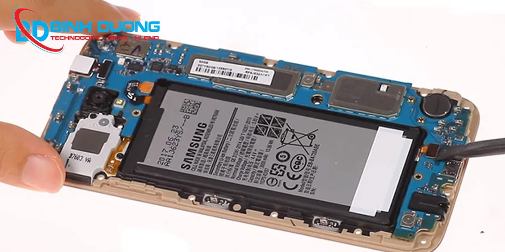 Về thiết kế của Samsung J7