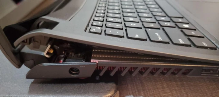 H&agrave;n bản lề laptop gi&aacute; rẻ b&igrave;nh dương