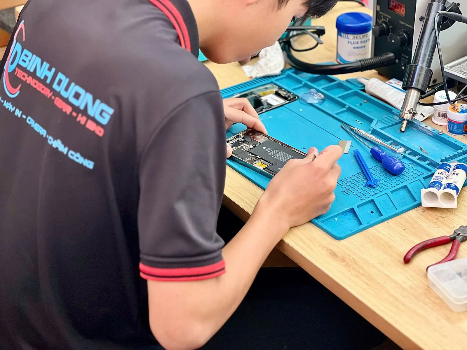 3. Lợi Ích Khi Thay Nắp Lưng Samsung J6+ Mới