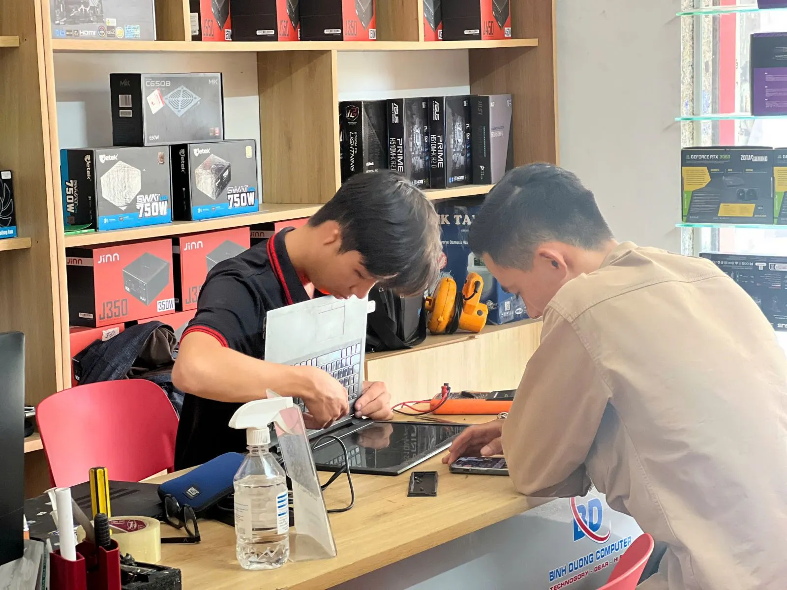 Giá thay pin linh kiện cho Samsung Note 8