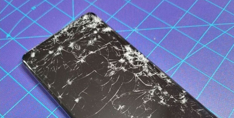 thay kinh realme c3i