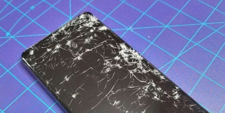 thay kinh realme c3i