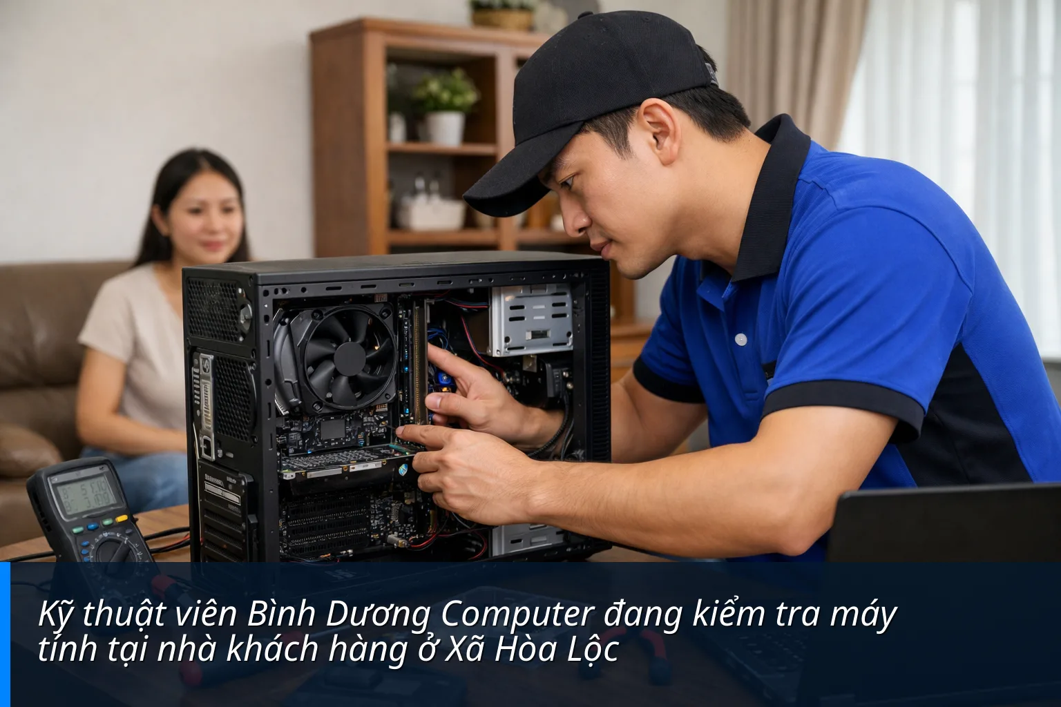 Kỹ thuật viên Bình Dương Computer đang kiểm tra máy tính tại nhà khách hàng ở Xã Hòa Lộc - Sửa máy tính tại nhà Xã Hòa Lộc